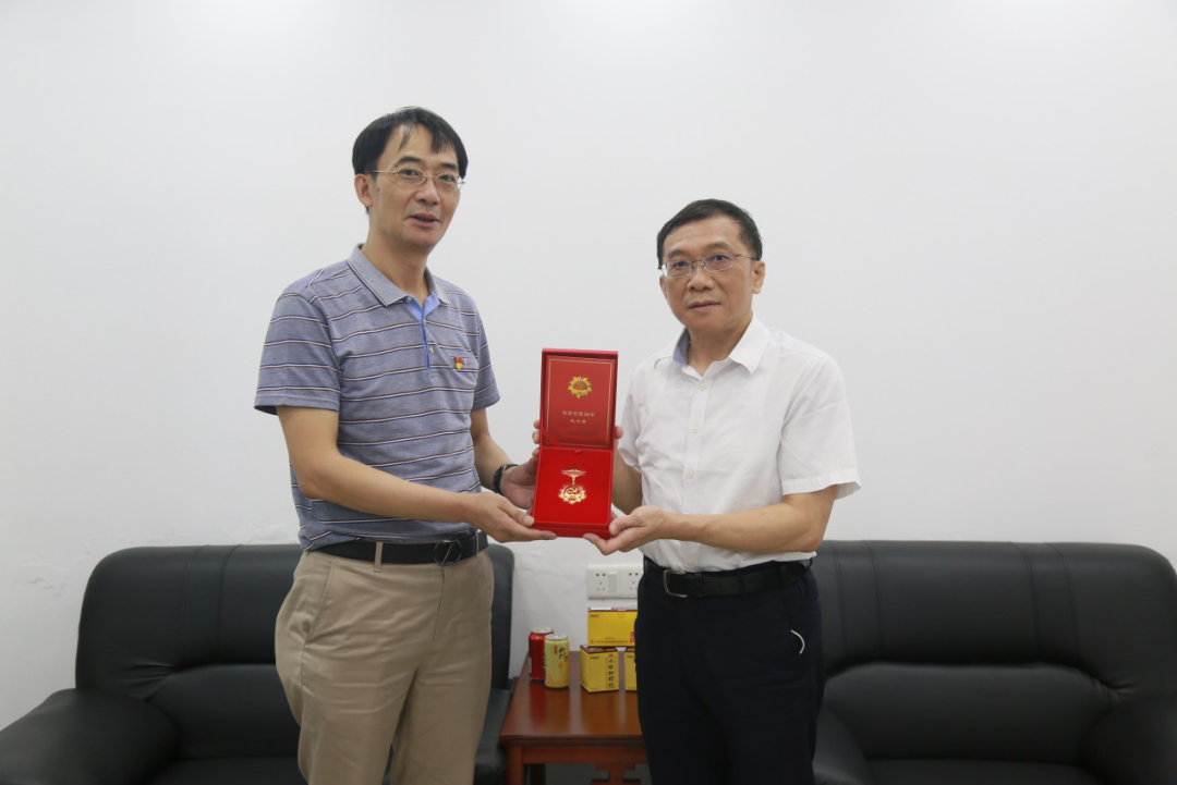 共忆党史话初心，，，矢志不渝跟党走 ——白云山征途国际官网公司“七一”前夕慰问离休干部刘玉珍同志