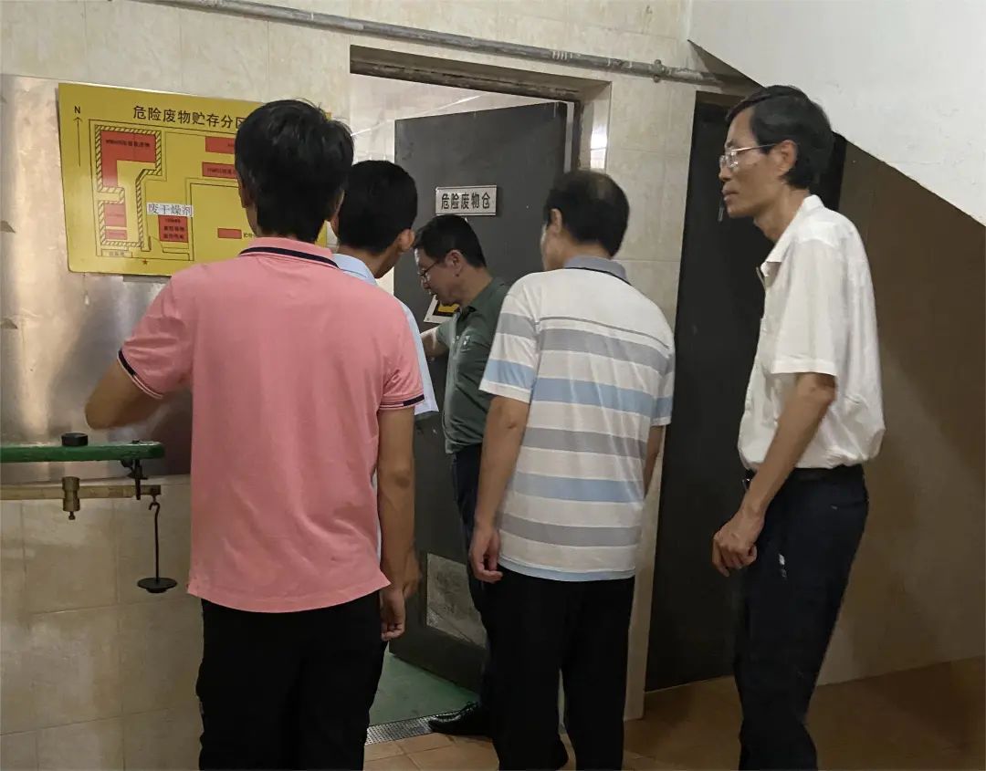 “四不两直”强监视 拧紧节日“清静阀” ——白云山征途国际官网公司纪委开展中秋、、、国庆节前专项监视检查