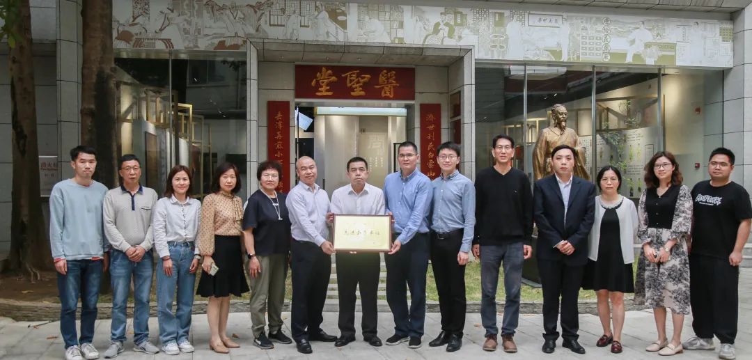 增强交流相同 共创高质量生长——广州市市场羁系局姚文波处长率调研团队到白云山征途国际官网公司调研