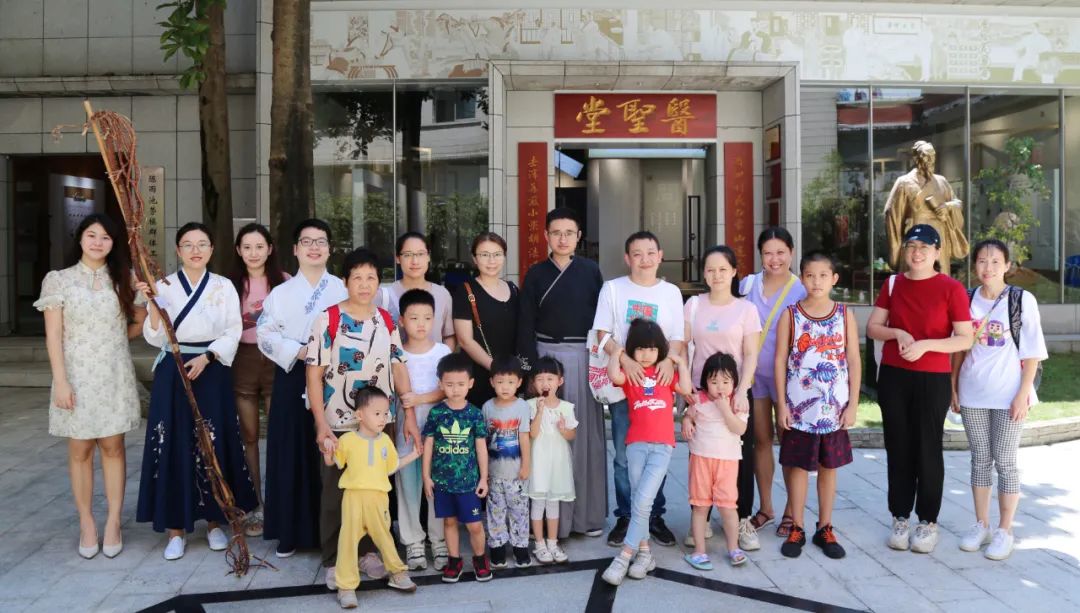 学千古名方 悟非遗传承——白云山征途国际官网公司组织开展主题非遗体验活动