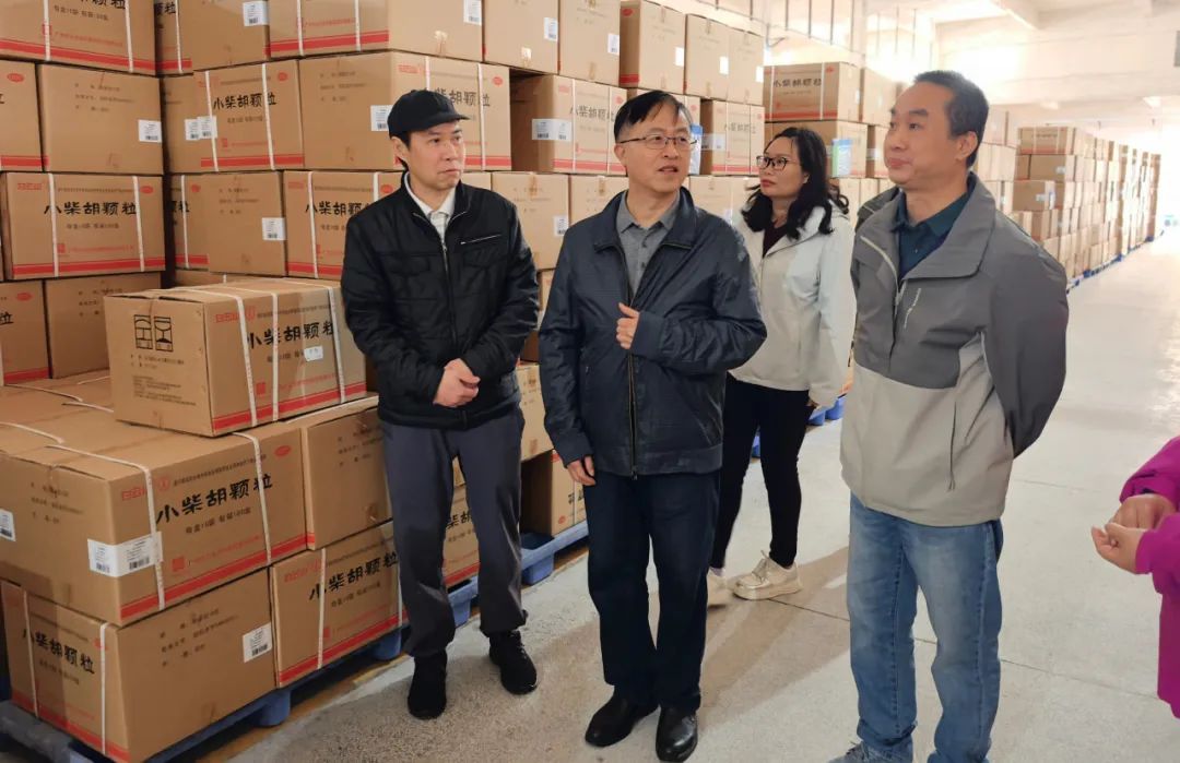 情暖药包 平安护航——白云山征途国际官网公司开展药包厂区综合检查与慰问活动